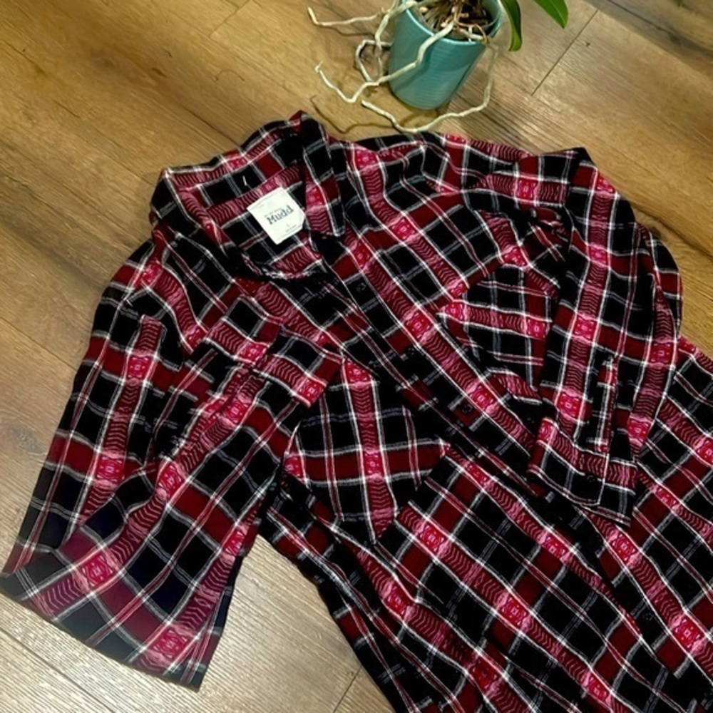 Mudd Flannel !! Large ! Woman’s !!